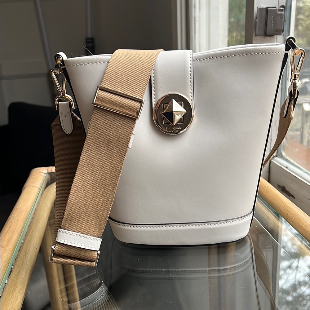 Kate Spade New York

AUDREY MINI BUCKET BAG